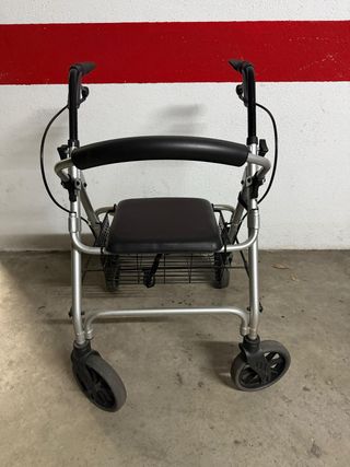 Andador con asiento y cesta de farmacia