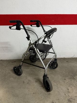Andador con asiento y cesta de farmacia