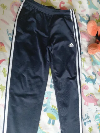 Chándal Adidas niño Talla 8-10 aprox.