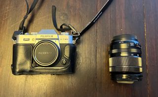 Cámara Fujifilm X-T20 con accesorios