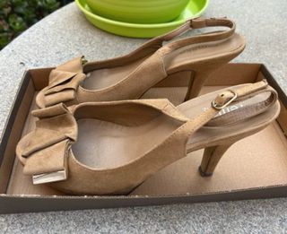 Zapatos de ante destalonados beige