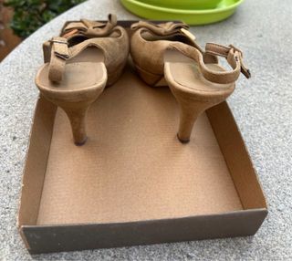 Zapatos de ante destalonados beige