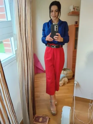 Conjunto Camisa Azul y Pantalón Rojo