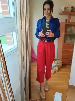 Conjunto Camisa Azul y Pantalón Rojo