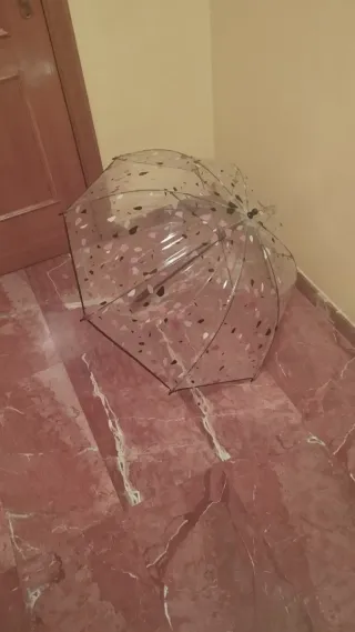 Paraguas transparente con estampado de confeti