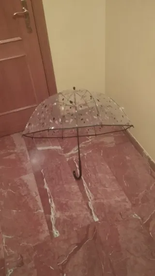 Paraguas transparente con estampado de confeti