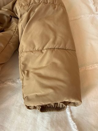 Cazadora acolchada Zara beige niña 6-7 años.