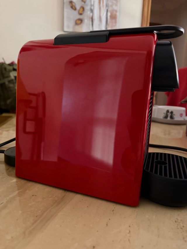 Cafetera Nespresso De'Longhi Roja