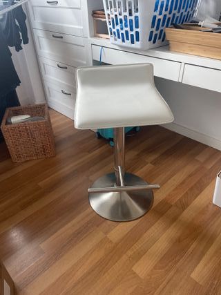 Taburete de piel blanco