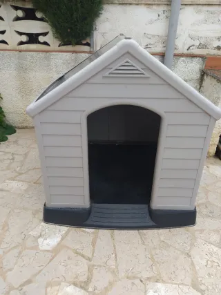 Caseta perro grande beige y negra