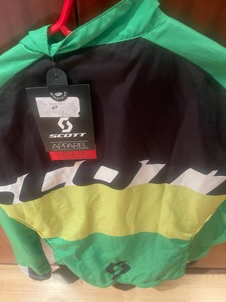 Cortavientos Scott Verde y Negro Talla S (Original