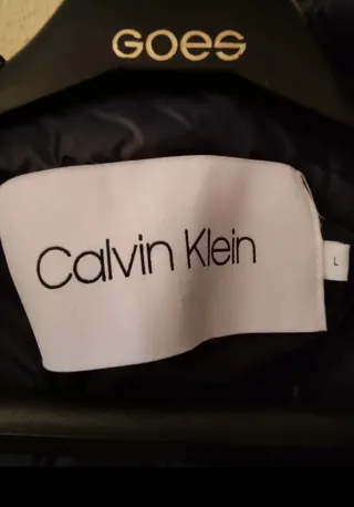 Abrigo Calvin Klein Negro con Capucha y Pelo