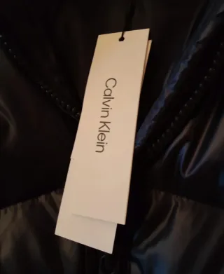 Abrigo Calvin Klein Negro con Capucha y Pelo
