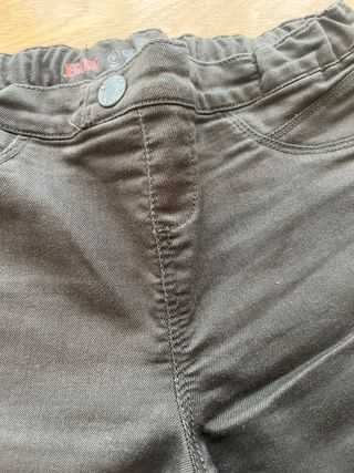 Pantalón tipo legging verde oliva