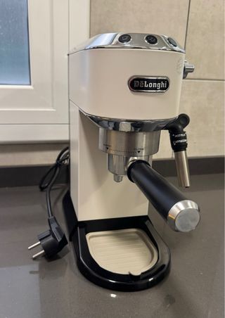 Cafetera Delonghi Dedica Blanca + Accesorios