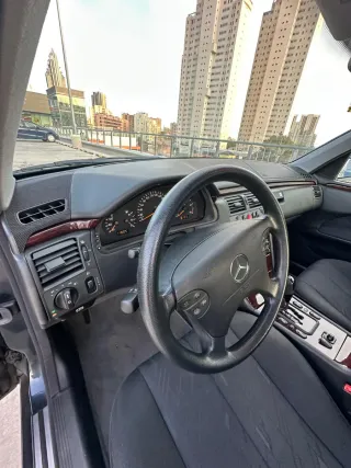 Se vende Mercedes Benz E 270 cdi