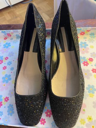 Zapatos de tacón negros con purpurina