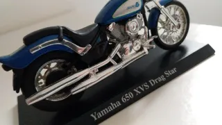 Moto Yamaha 650 XVS Drag Star. Maisto.