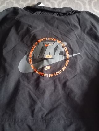 Chaqueta cortavientos Nike negra