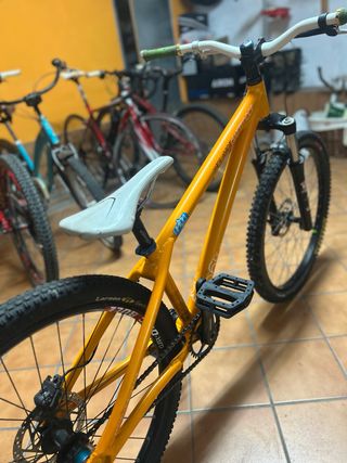 Bici Pumptrack Arancione