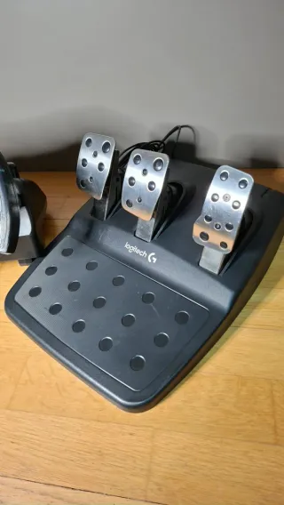 Volante Logitech G29 con Pedales