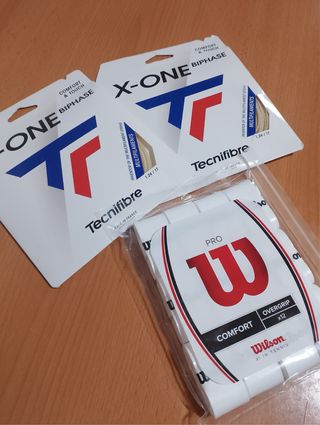 Cordajes y grips de tenis