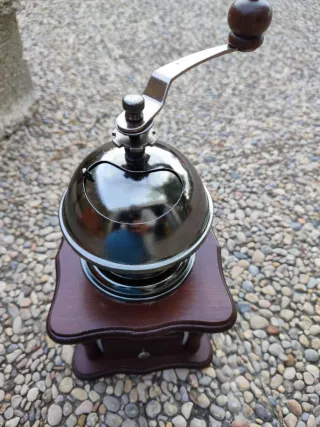 Molinillo de café antiguo madera y metal