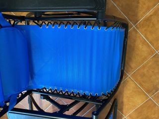 Tumbonas plegables azules y negras