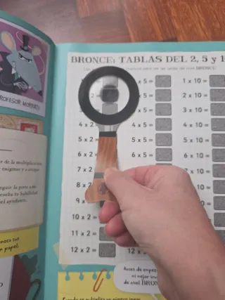 Sherlock Bones y la aventura de las tablas de m...