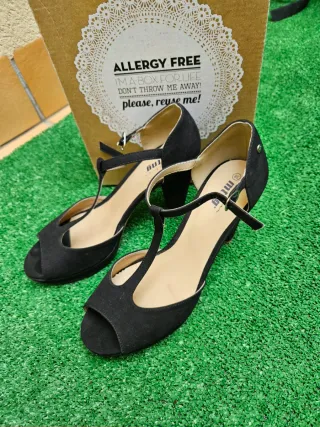 Zapatos de tacón Mustang negros