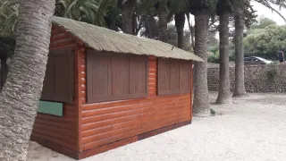 Caseta de madera con instalación de luz y agua