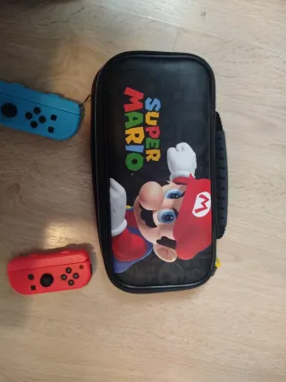Nintendo Switch OLED Reacondicionada + funda.
