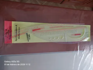 Patrones de corte de oro. Libro, reglas, metro.