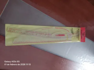 Patrones de corte de oro. Libro, reglas, metro.