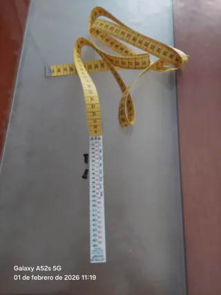 Patrones de corte de oro. Libro, reglas, metro.