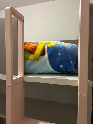 Cama estilo litera con escritorio + cajonera