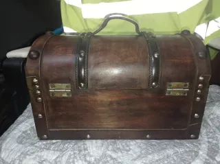 Cofre de madera estilo antiguo