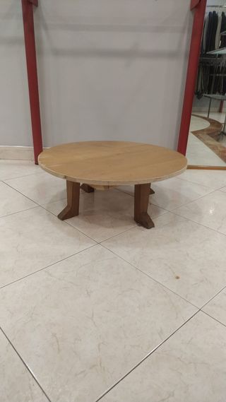 Mesa redonda de madera