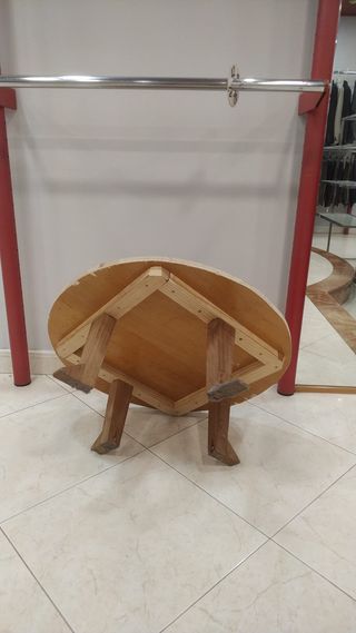 Mesa redonda de madera