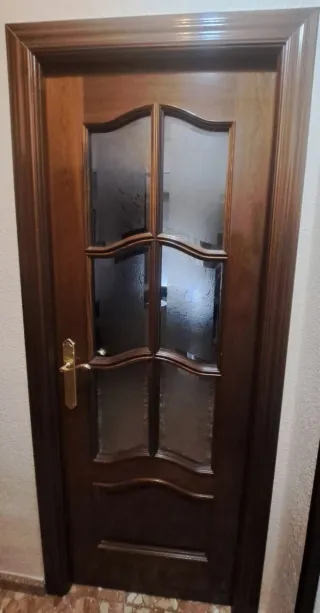 Puerta de madera maciza