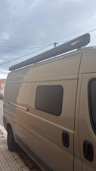 Peugeot Boxer Camper 2017 H2 • 138.000 km • Solar;