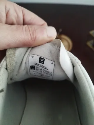 Zapatillas Veja blancas y rosas