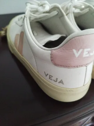 Zapatillas Veja blancas y rosas