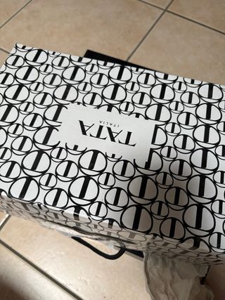 Décolleté donna maculate bianco e grigio