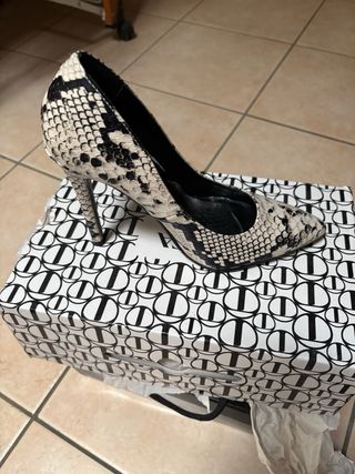 Décolleté donna maculate bianco e grigio