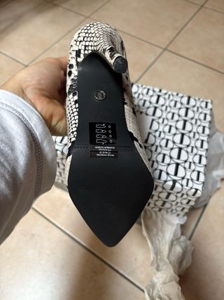 Décolleté donna maculate bianco e grigio