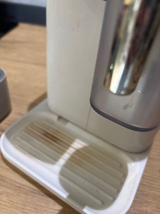 Cafetera Nespresso Beige