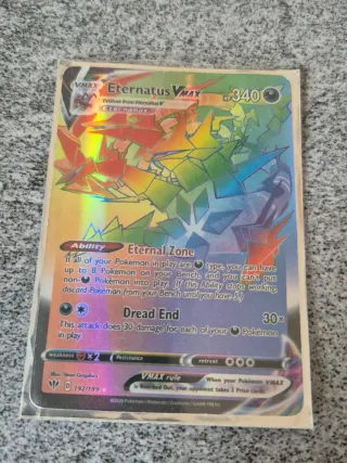 Carta Pokémon Eternatus VMAX , arcoiris verdadera.