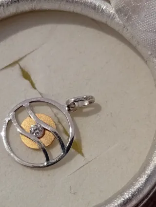 Colgante Oro Blanco y Diamante