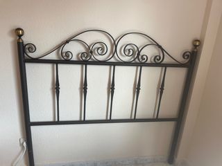 Cabezal de forja negro y dorado